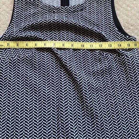 Loft dress. Size XS. Excellent condition. Black and white color - Picture 4 of 9